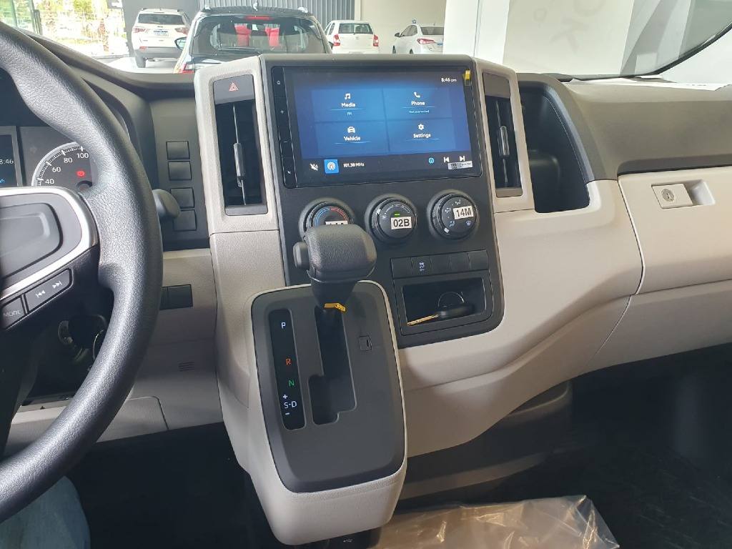 TOYOTA HIACE 2.8 D-4D TURBO DIESEL FURGÃO DX AUTOMÁTICO