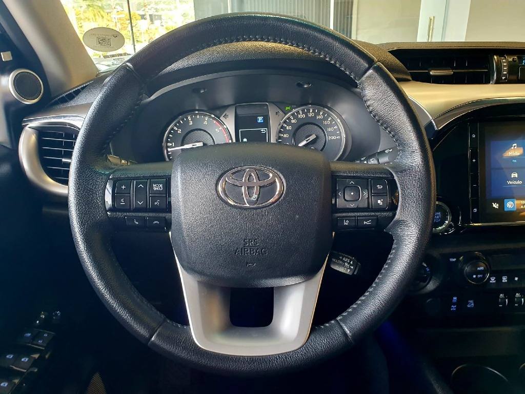 TOYOTA HILUX 2.8 D-4D TURBO DIESEL CD SRX PLUS 4X4 AUTOMÁTICO