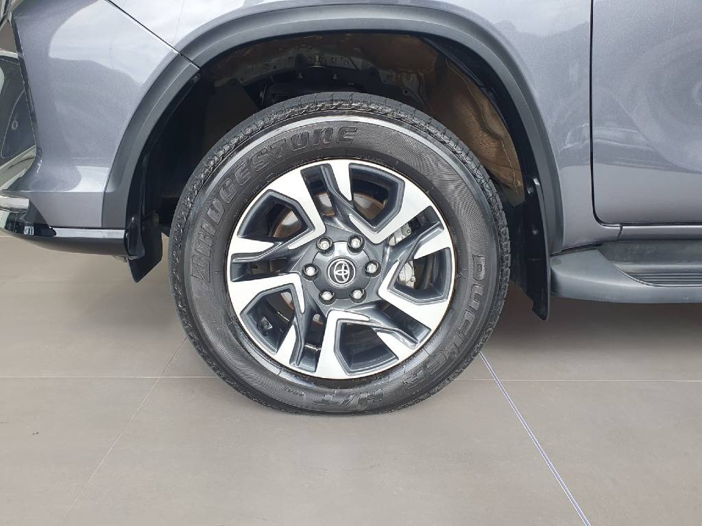 TOYOTA HILUX SW4 2.8 D-4D TURBO DIESEL SRX 4X4 AUTOMÁTICO