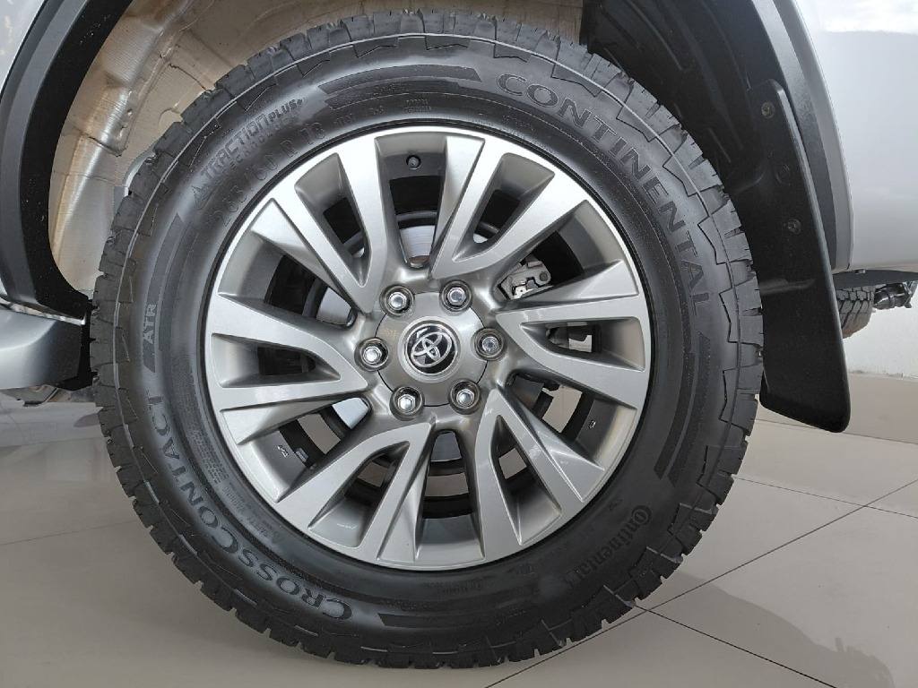 TOYOTA HILUX SW4 2.8 D-4D TURBO DIESEL GR-S 7L 4X4 AUTOMÁTICO