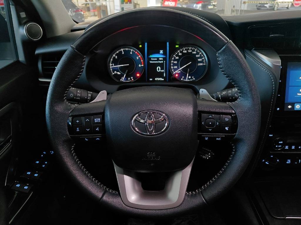 TOYOTA HILUX SW4 2.8 D-4D TURBO DIESEL SRX PLATINUM 4X4 AUTOMÁTICO