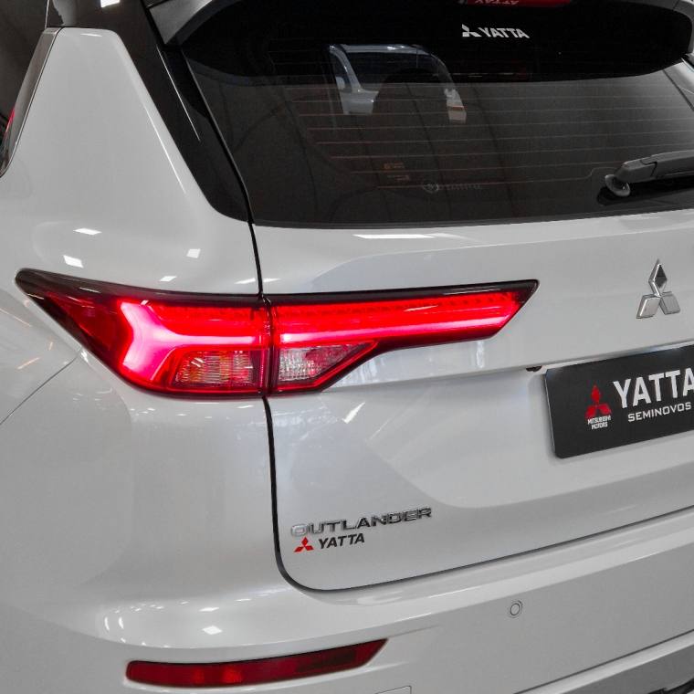 Mitsubishi OUTLANDER 2.4 PHEV SIGNATURE S-AWC DHT 2025/2026