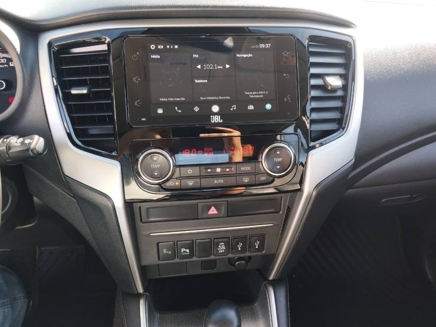 Mitsubishi L200 TRITON 2.4 16V TURBO DIESEL SPORT HPE-S CD 4P 4X4 AUTOMÁTICO