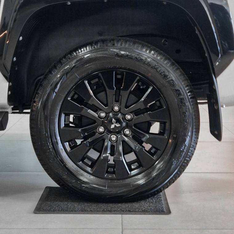 Mitsubishi TRITON 2.4 BITURBO DIESEL CD KATANA 4X4 AUTOMÁTICO 2025/2026