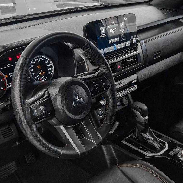 Mitsubishi TRITON 2.4 BITURBO DIESEL CD KATANA 4X4 AUTOMÁTICO 2025/2026