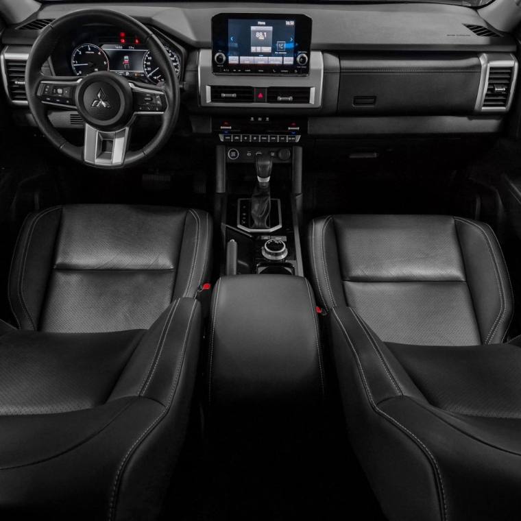 Mitsubishi TRITON 2.4 BITURBO DIESEL CD HPE-S 4X4 AUTOMÁTICO 2025/2026