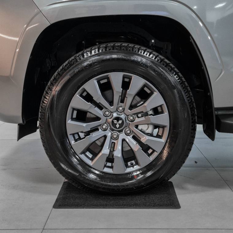 Mitsubishi TRITON 2.4 BITURBO DIESEL CD HPE-S 4X4 AUTOMÁTICO 2026/2027