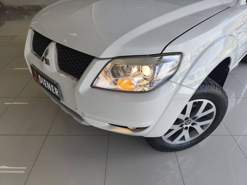 Mitsubishi PAJERO TR4 2.0 4X4 AUT 2013