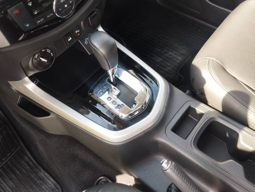Nissan FRONTIER 2.3 16V TURBO DIESEL LE CD 4X4 AUTOMÁTICO