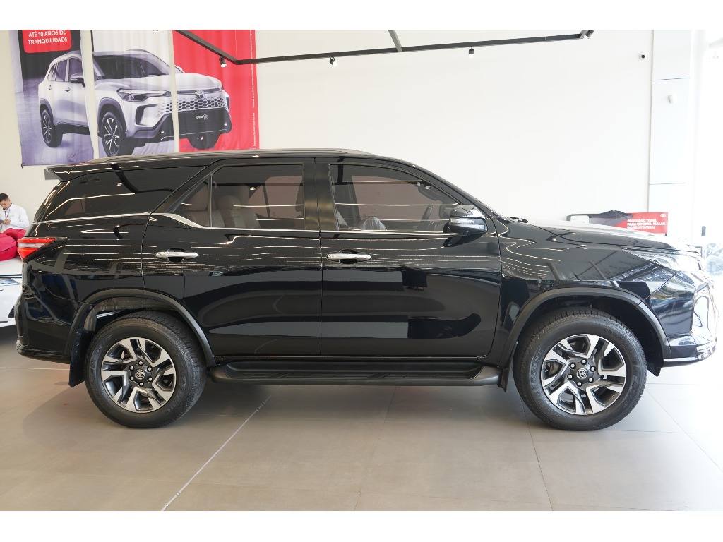 TOYOTA HILUX SW4 2.8 D-4D TURBO DIESEL DIAMOND 7L 4X4 AUTOMÁTICO