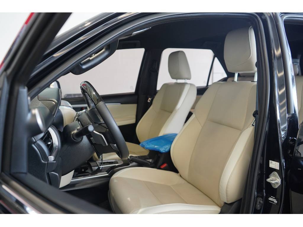 TOYOTA HILUX SW4 2.8 D-4D TURBO DIESEL DIAMOND 7L 4X4 AUTOMÁTICO