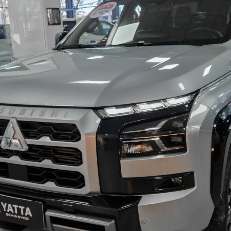 Mitsubishi TRITON 2.4 BITURBO DIESEL CD KATANA 4X4 AUTOMÁTICO 2025/2026