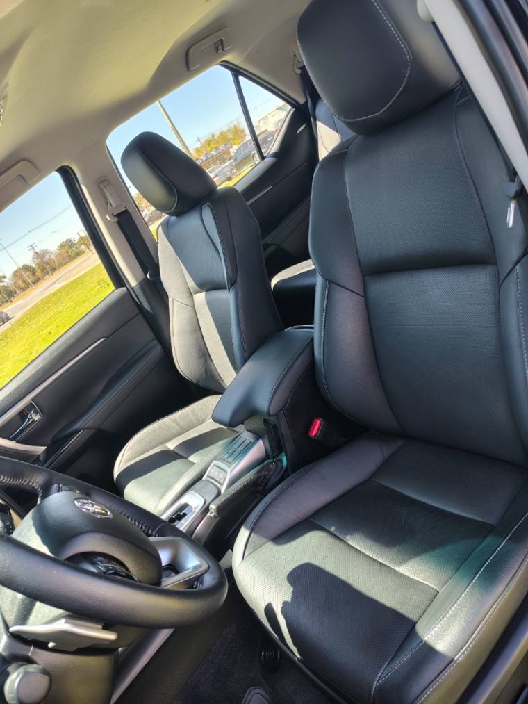 Toyota HILUX SW4 2.8 D-4D TURBO DIESEL SRX PLATINUM 7L 4X4 AUTOMÁTICO