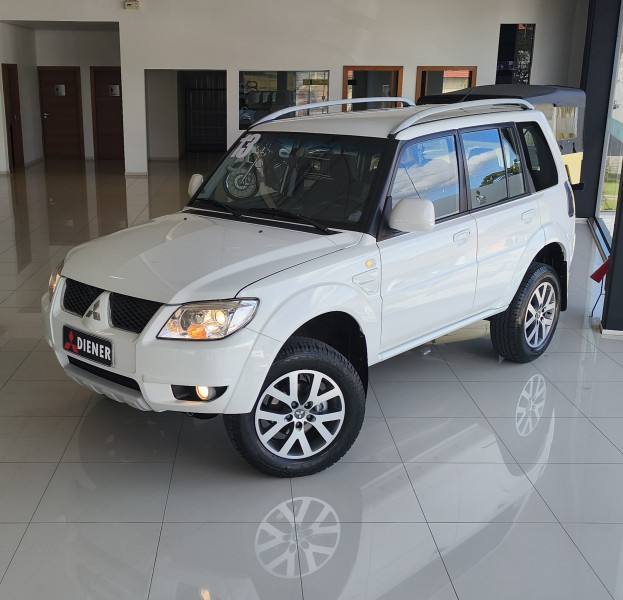 Mitsubishi PAJERO TR4 2.0 4X4 AUT 2013