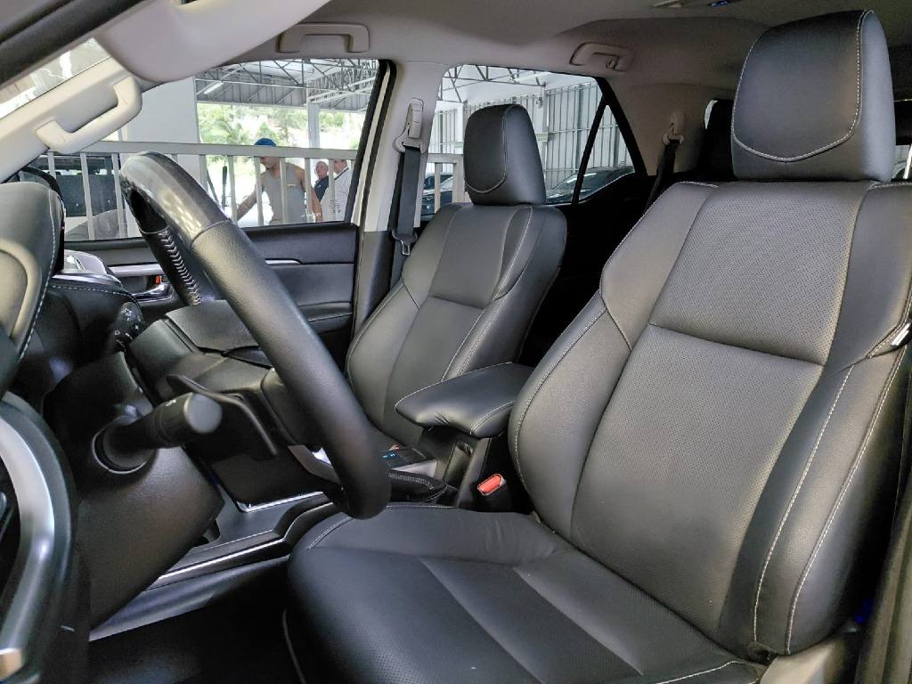 TOYOTA HILUX SW4 2.8 D-4D TURBO DIESEL GR-S 7L 4X4 AUTOMÁTICO