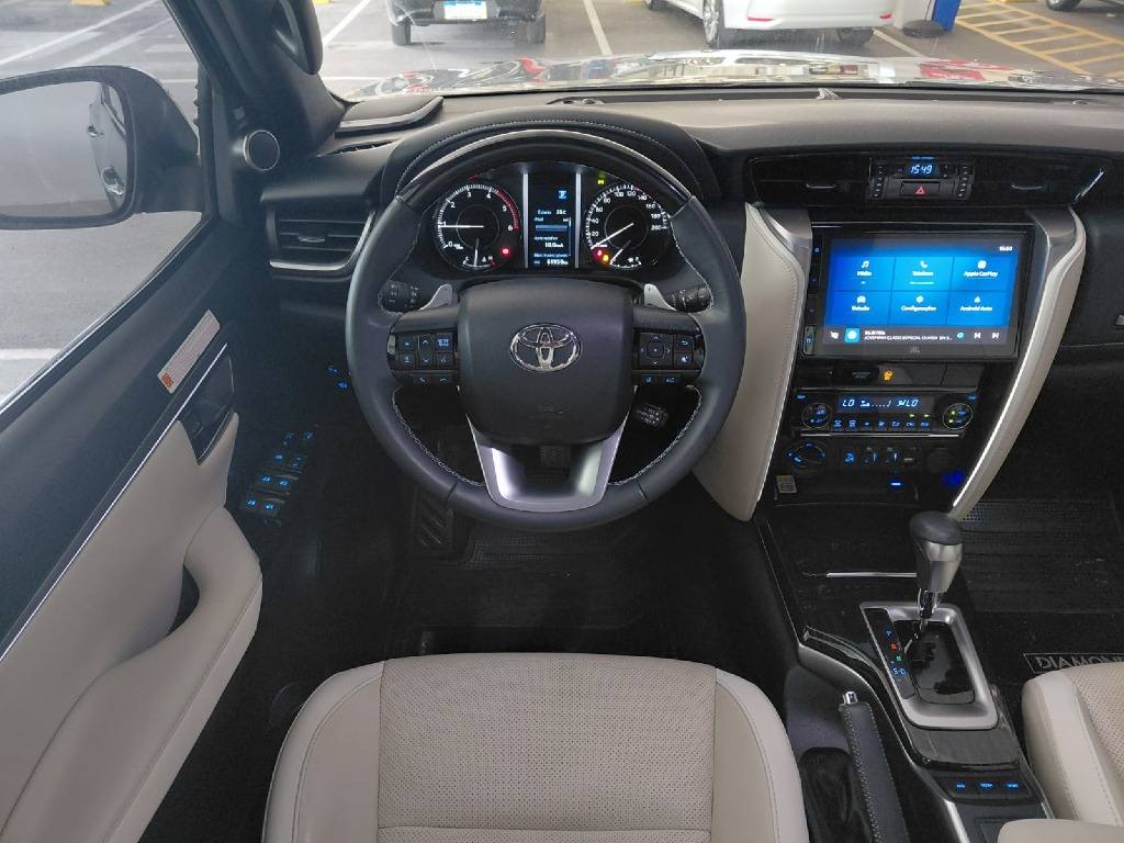 TOYOTA HILUX SW4 2.8 D-4D TURBO DIESEL DIAMOND 7L 4X4 AUTOMÁTICO