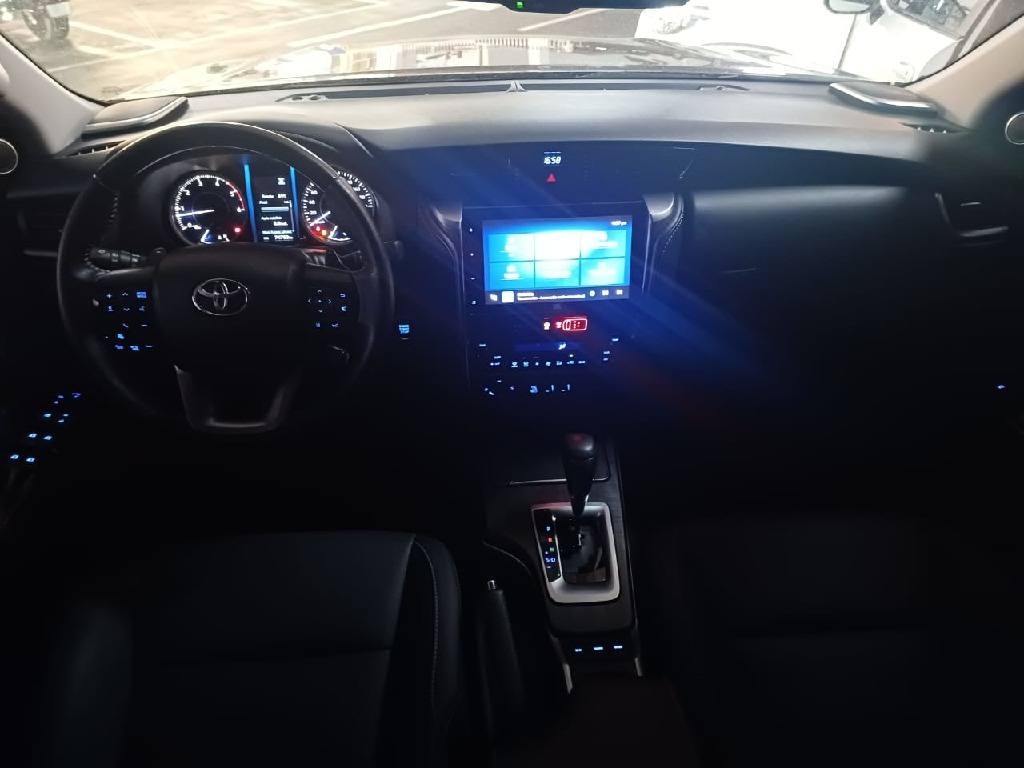 TOYOTA HILUX SW4 2.8 D-4D TURBO DIESEL SRX 7L 4X4 AUTOMÁTICO