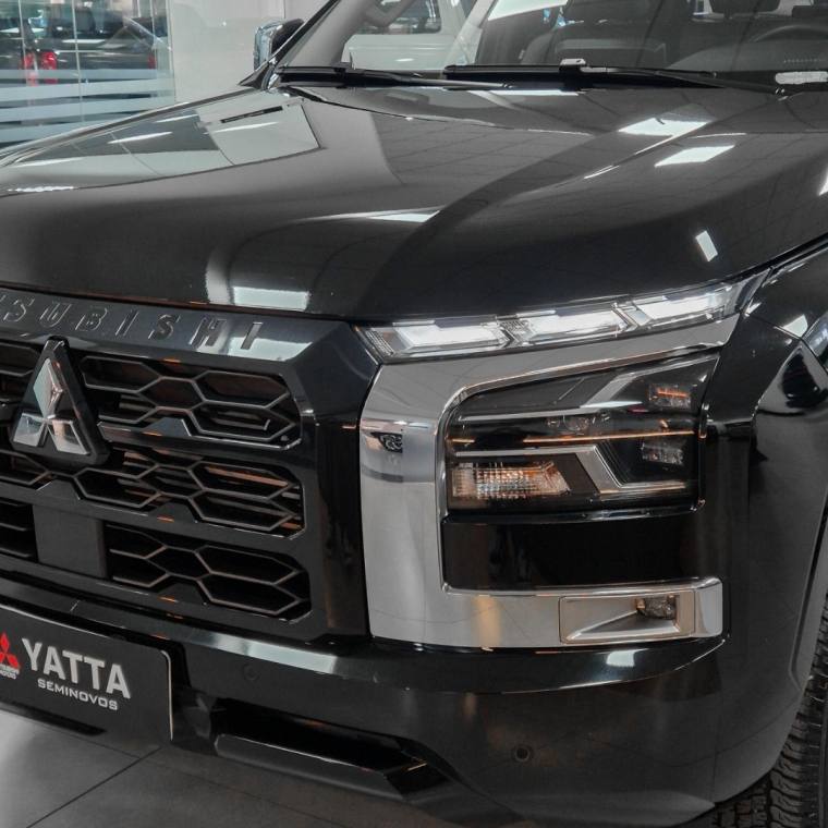 Mitsubishi TRITON 2.4 BITURBO DIESEL CD HPE-S 4X4 AUTOMÁTICO 2025/2026