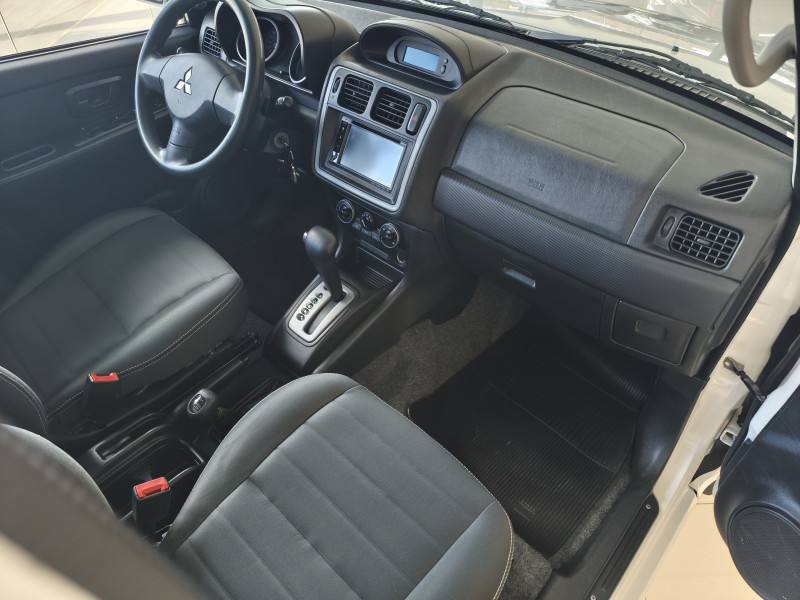 Mitsubishi PAJERO TR4 2.0 4X4 AUT 2013