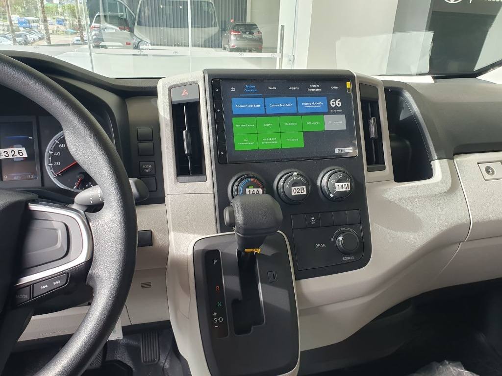 TOYOTA HIACE 2.8 D-4D TURBO DIESEL MINIBUS 15+1 DX AUTOMÁTICO