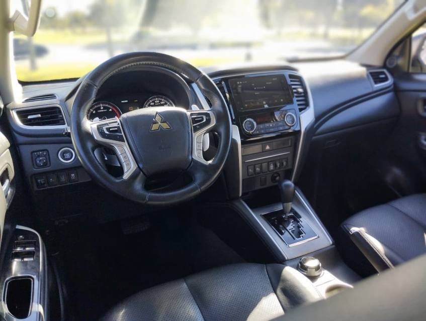 Mitsubishi L200 TRITON 2.4 16V TURBO DIESEL SPORT HPE-S CD 4P 4X4 AUTOMÁTICO