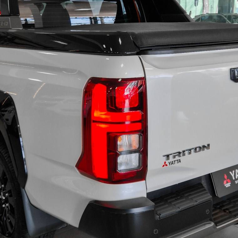 Mitsubishi TRITON 2.4 BITURBO DIESEL CD KATANA 4X4 AUTOMÁTICO 2025/2026