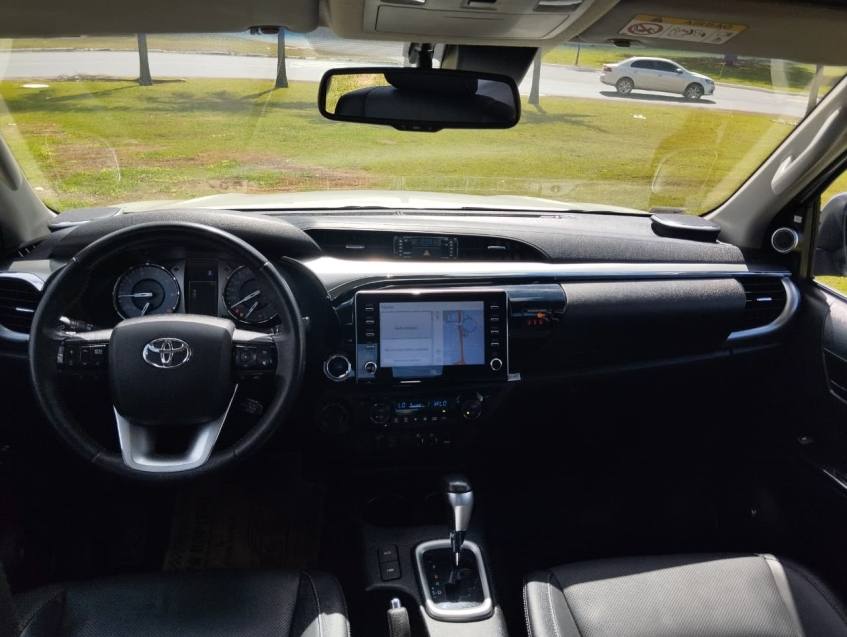 Toyota HILUX 2.8 D-4D TURBO DIESEL CD SRX 4X4 AUTOMÁTICO