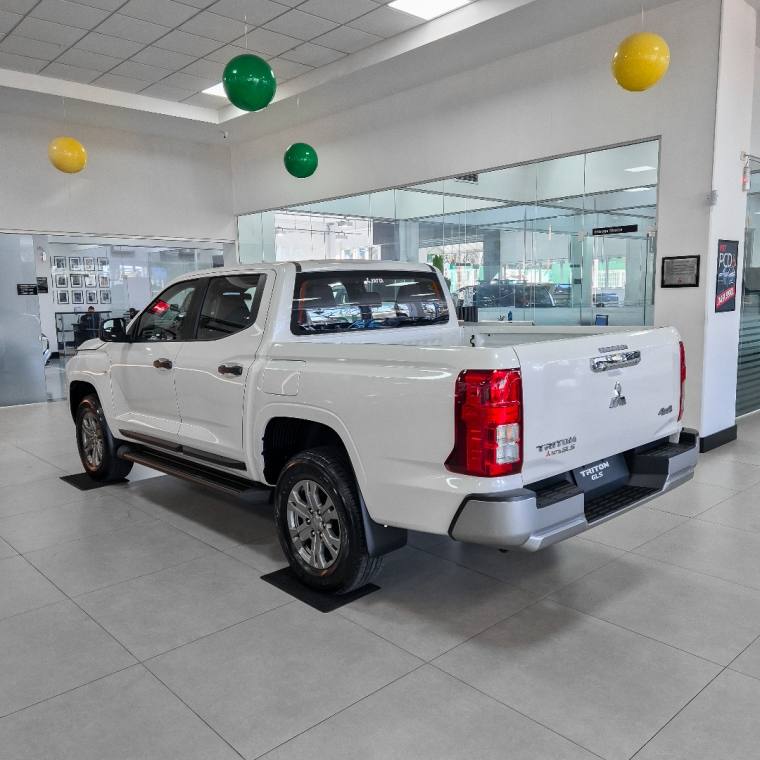 Mitsubishi TRITON 2.4 BITURBO DIESEL CD GLS 4X4 AUTOMÁTICO 2026/2027