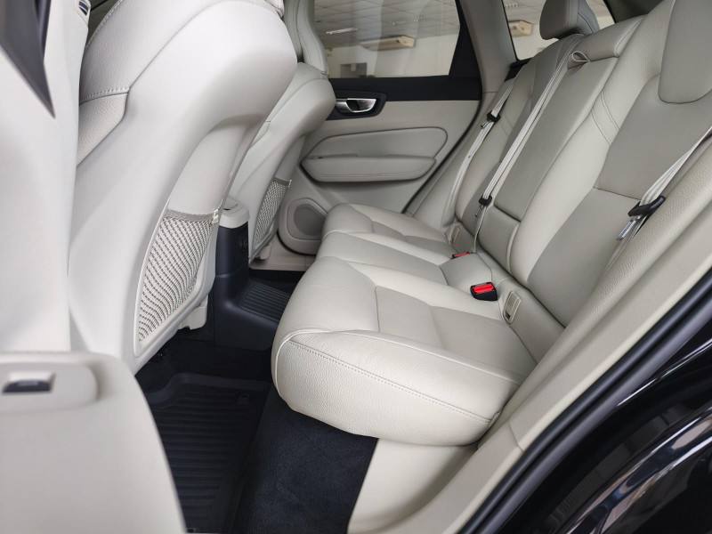 VOLVO XC 60 T8 PLUS HÍBRIDO 2024