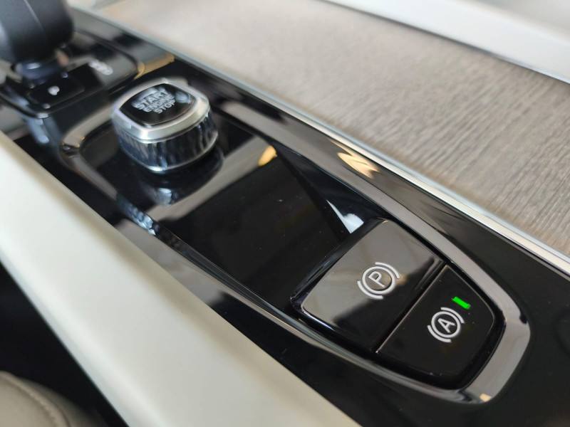 VOLVO XC 60 T8 PLUS HÍBRIDO 2024
