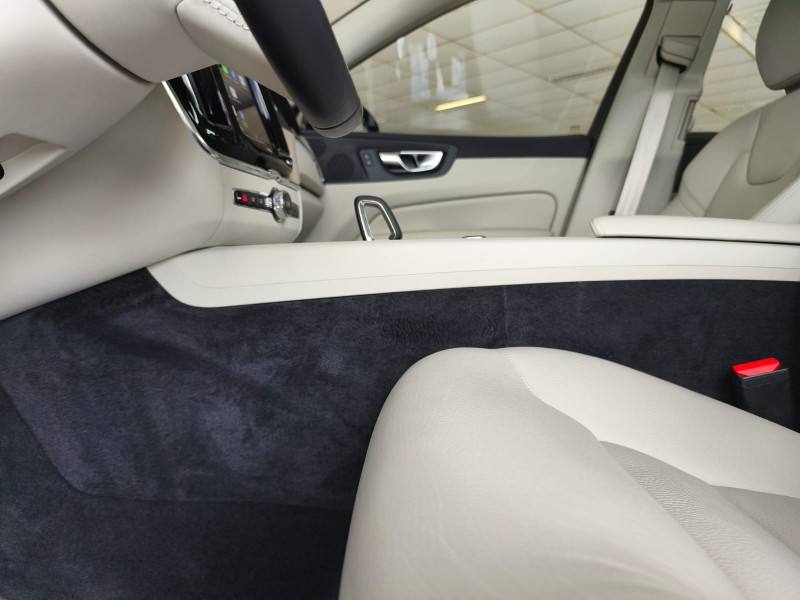 VOLVO XC 60 T8 PLUS HÍBRIDO 2024