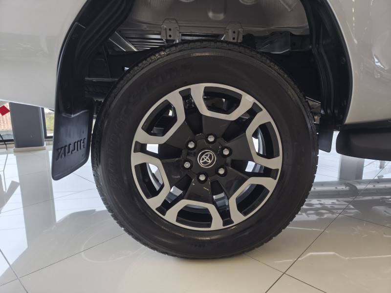 Toyota HILUX CD SRV 2.0 4X4 DIESEL AUT 2025