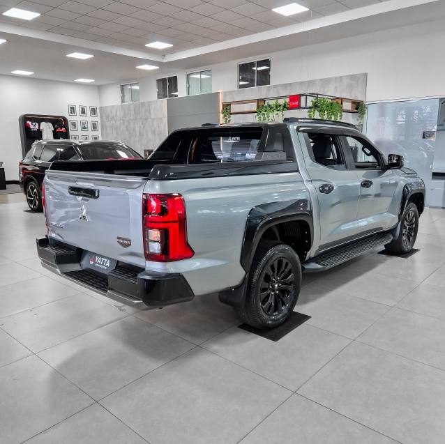 Mitsubishi TRITON 2.4 BITURBO DIESEL CD KATANA 4X4 AUTOMÁTICO 2025/2026