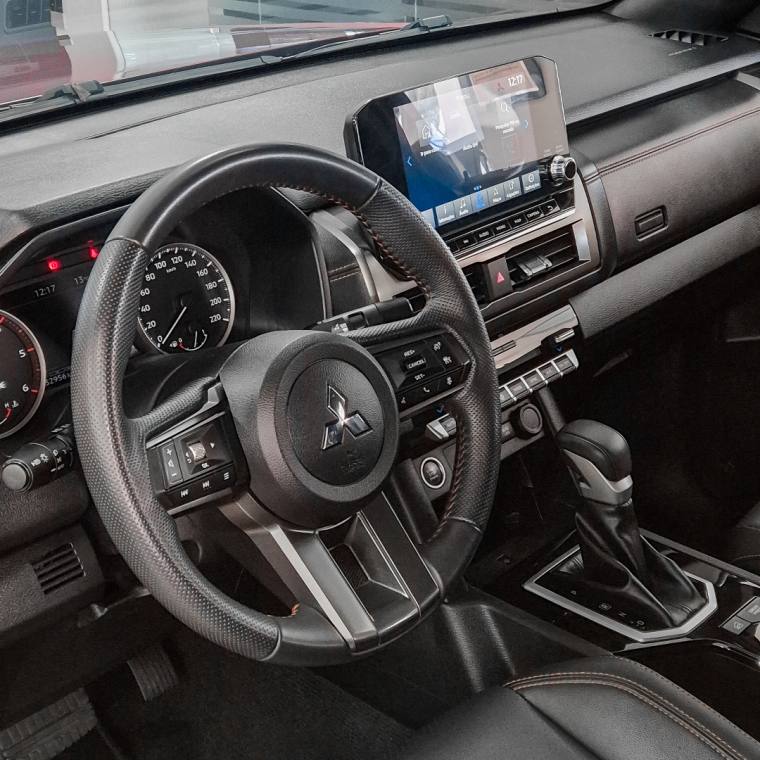 Mitsubishi TRITON 2.4 BITURBO DIESEL CD KATANA 4X4 AUTOMÁTICO 2025/2026