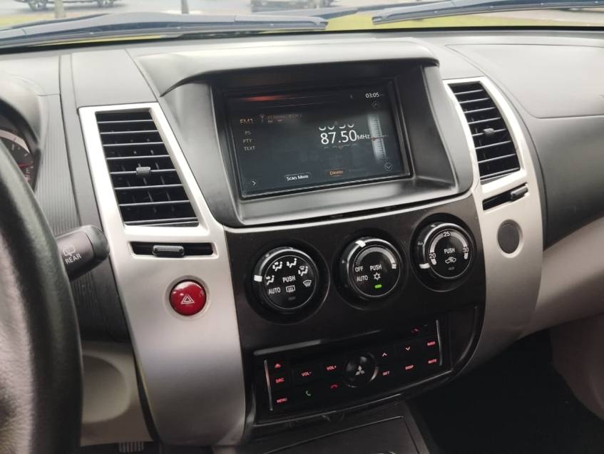 Mitsubishi PAJERO 3.2 HPE 4X4 7 LUGARES 16V TURBO INTERCOOLER DIESEL 4P AUTOMÁTICO