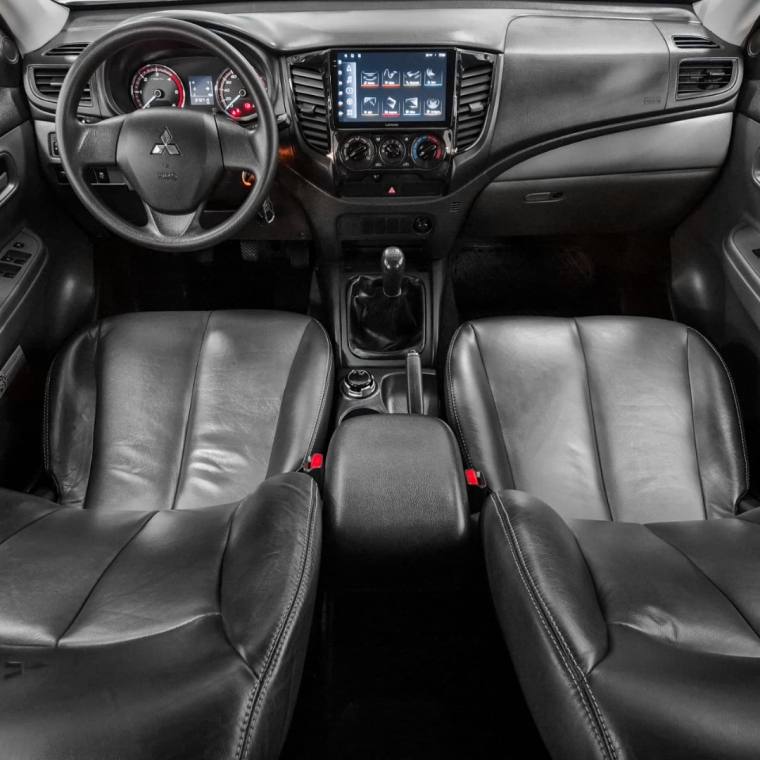 Mitsubishi L200 TRITON 2.4 16V TURBO DIESEL OUTDOOR GLX CD 4X4 MANUAL 2023/2024