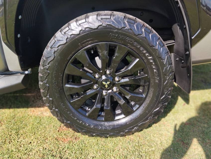 Mitsubishi TRITON 2.4 BITURBO DIESEL CD KATANA 4X4 AUTOMÁTICO