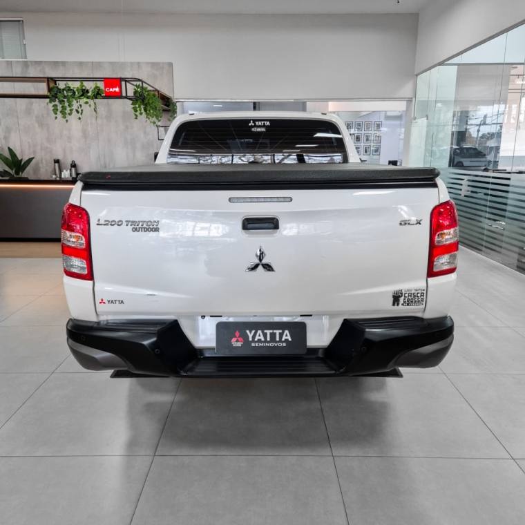Mitsubishi L200 TRITON 2.4 16V TURBO DIESEL OUTDOOR GLX CD 4X4 MANUAL 2023/2024