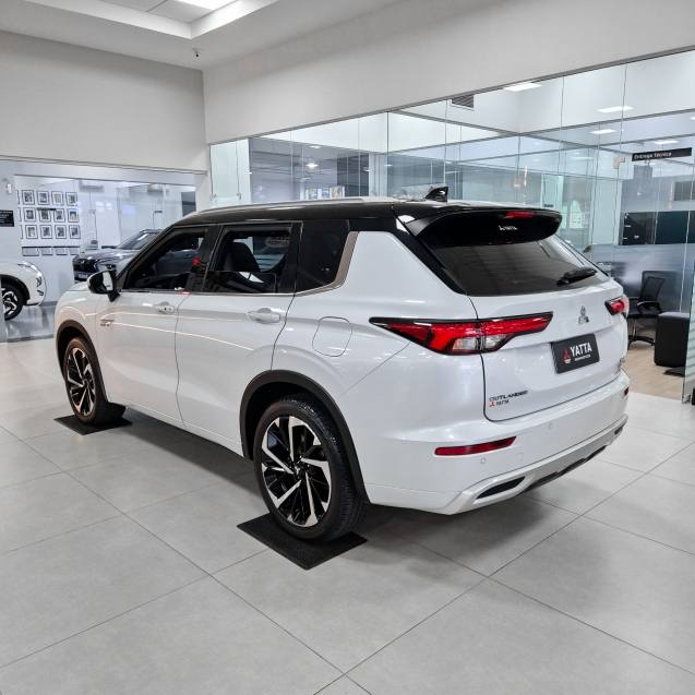 Mitsubishi OUTLANDER 2.4 PHEV SIGNATURE S-AWC DHT 2025/2026