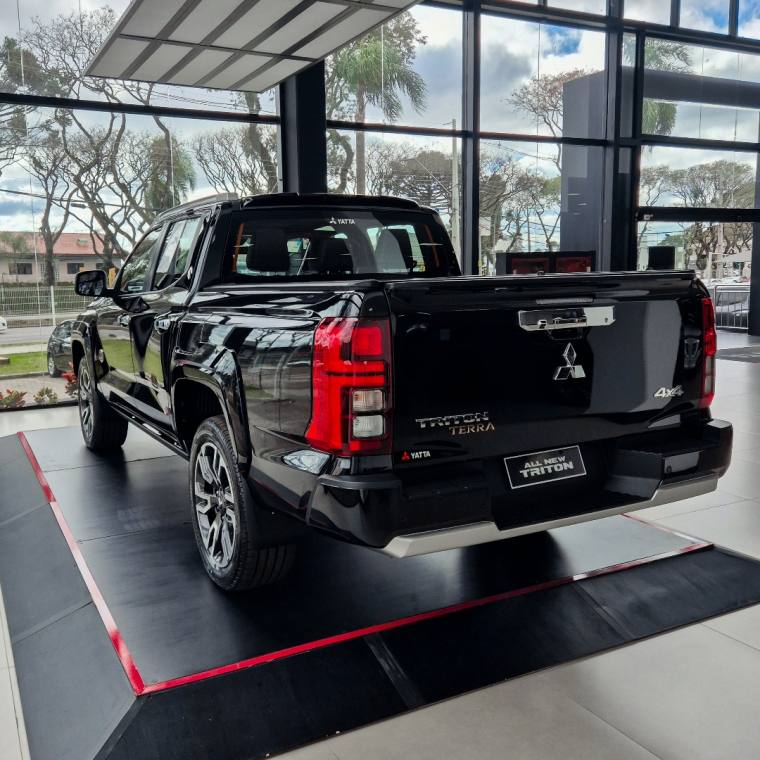 Mitsubishi TRITON 2.4 BITURBO DIESEL CD TERRA 4X4 AUTOMÁTICO 2026/2027