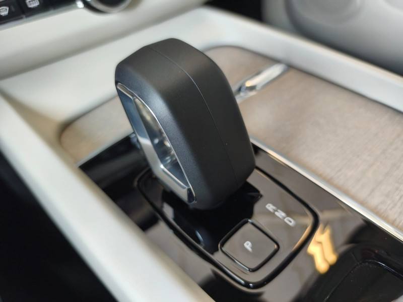 VOLVO XC 60 T8 PLUS HÍBRIDO 2024