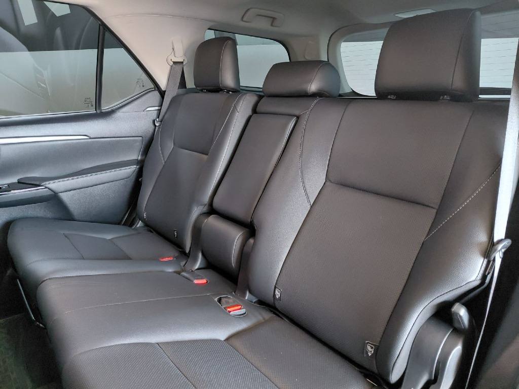TOYOTA HILUX SW4 2.8 D-4D TURBO DIESEL SRX PLATINUM 4X4 AUTOMÁTICO