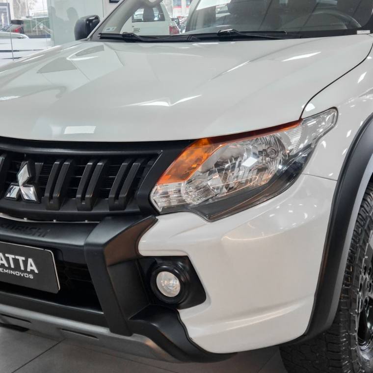 Mitsubishi L200 TRITON 2.4 16V TURBO DIESEL OUTDOOR GLX CD 4X4 MANUAL 2023/2024