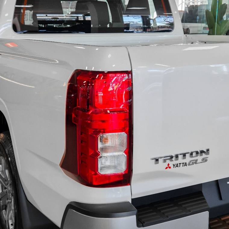 Mitsubishi TRITON 2.4 BITURBO DIESEL CD GLS 4X4 AUTOMÁTICO 2026/2027