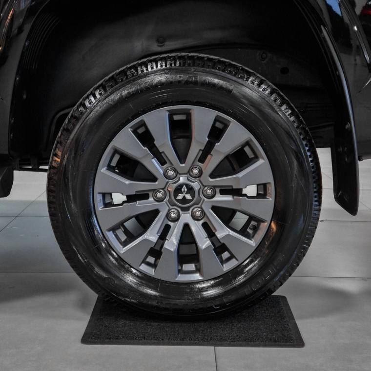 Mitsubishi TRITON 2.4 BITURBO DIESEL CD HPE-S 4X4 AUTOMÁTICO 2025/2026