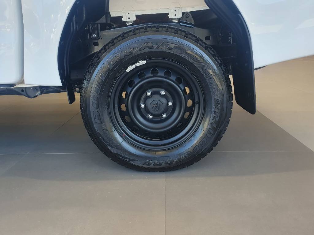 TOYOTA HILUX 2.8 D-4D TURBO DIESEL CD POWER PACK 4X4 MANUAL