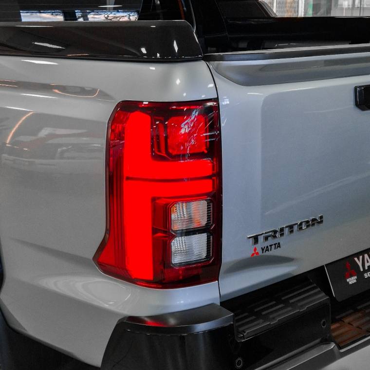 Mitsubishi TRITON 2.4 BITURBO DIESEL CD KATANA 4X4 AUTOMÁTICO 2025/2026