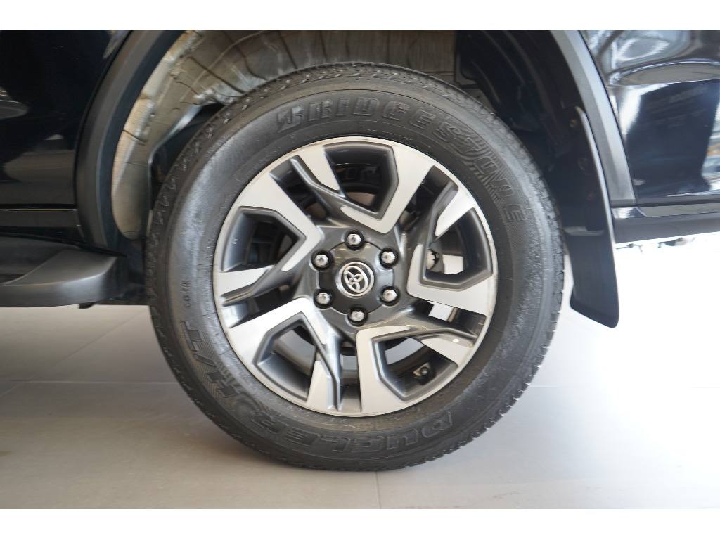 TOYOTA HILUX SW4 2.8 D-4D TURBO DIESEL DIAMOND 7L 4X4 AUTOMÁTICO