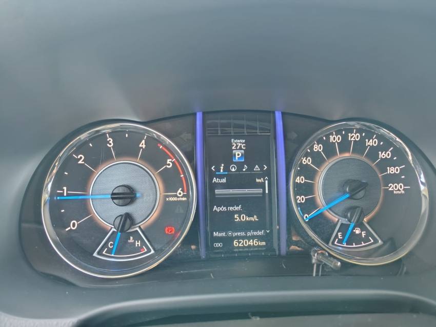 Toyota HILUX SW4 2.8 SRX 4X4 7 LUGARES 16V TURBO INTERCOOLER DIESEL 4P AUTOMÁTICO