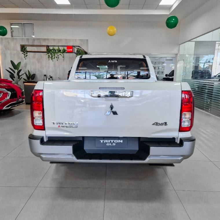 Mitsubishi TRITON 2.4 BITURBO DIESEL CD GLS 4X4 AUTOMÁTICO 2026/2027